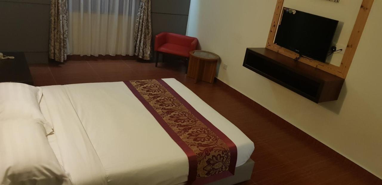 Capital O 89938 Herald Hotel Malacca Esterno foto