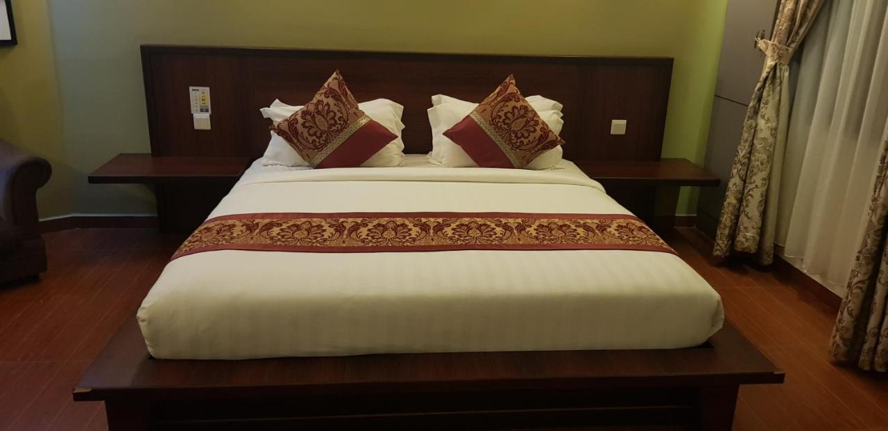 Capital O 89938 Herald Hotel Malacca Esterno foto